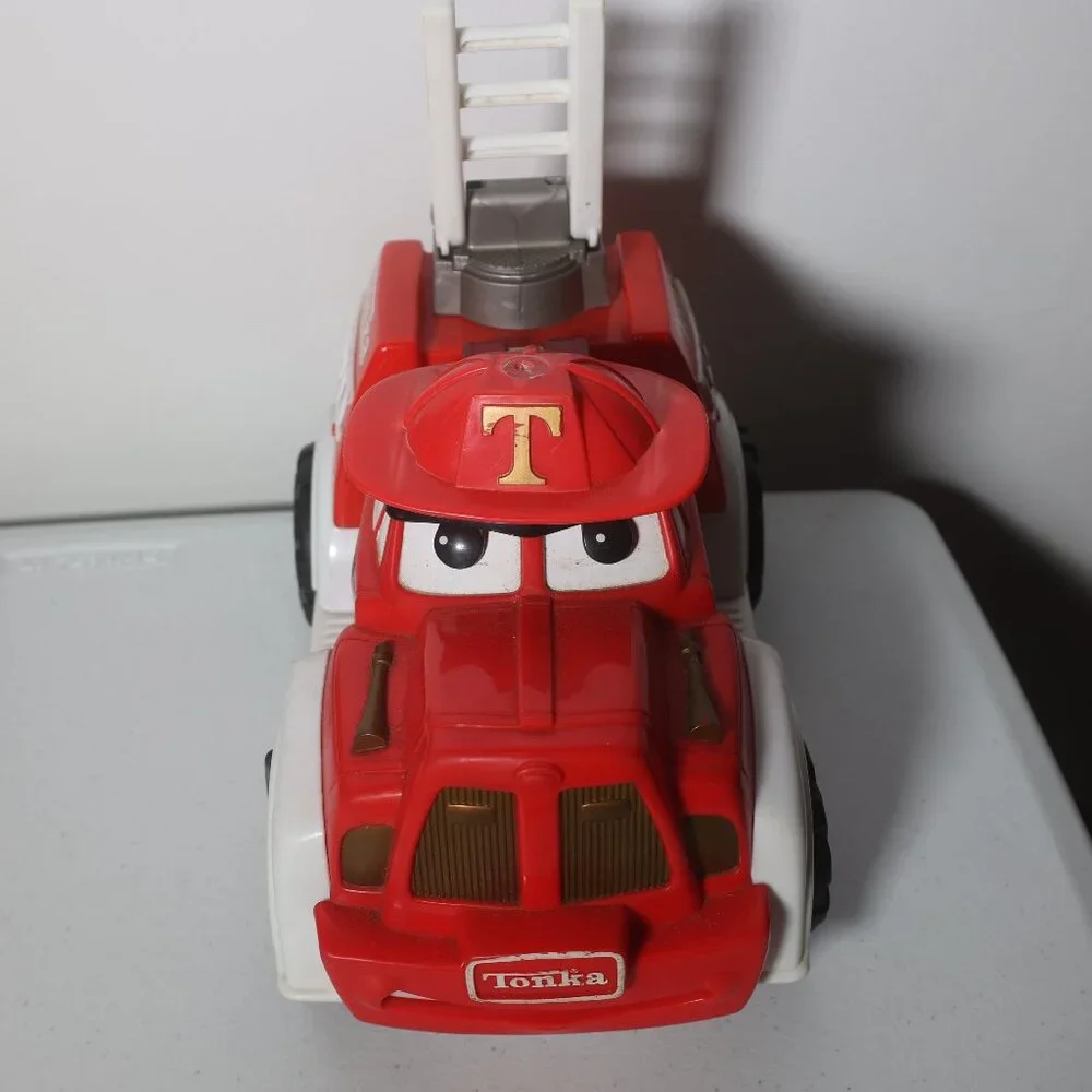 Hasbro 2000 TONKA Chuck My Talking Fire Truck Red Plastic 13